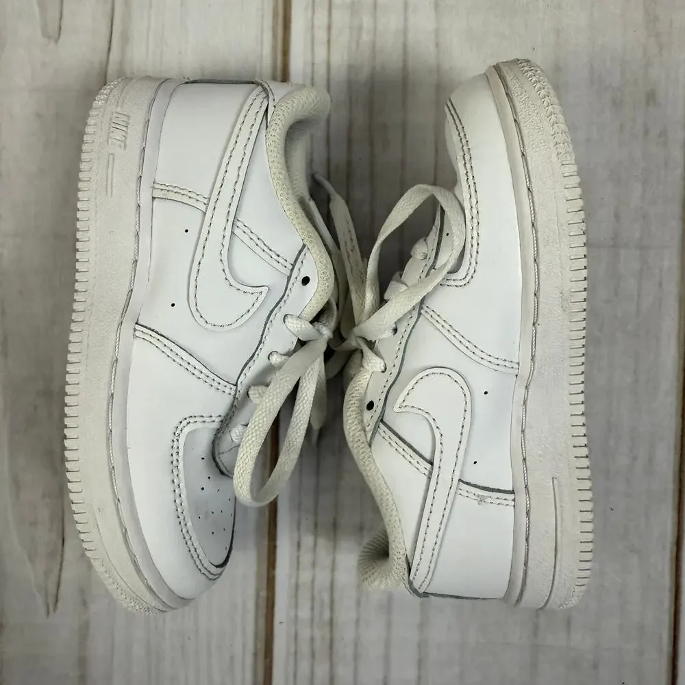 Nike kids white